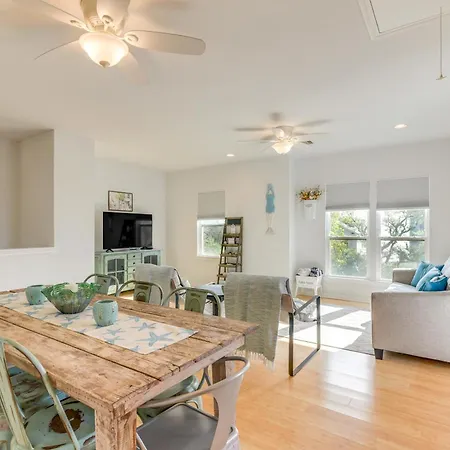 Seabrook Getaway With Balconies And Bay Views! Villa